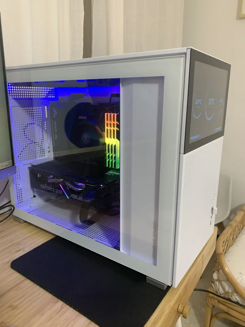 Side view of a built PC with a temperature display built into the case